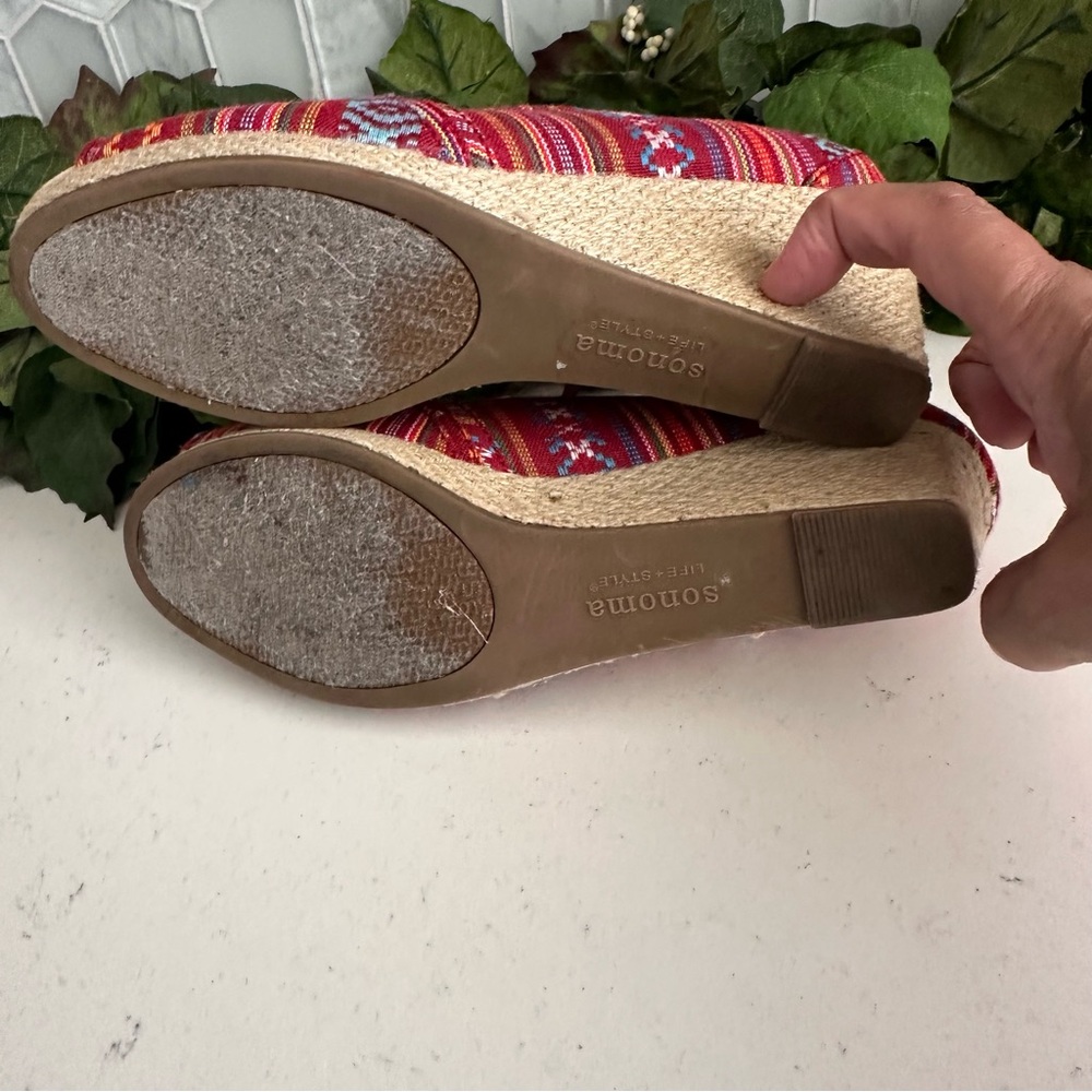 Sonoma Life + Style Womens Peep Toe Wedge Shoes Red Stripe Size 9 M Fabric Upper - Picture 8 of 10